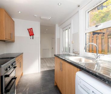 3 bedroom terraced house to rent - Photo 6