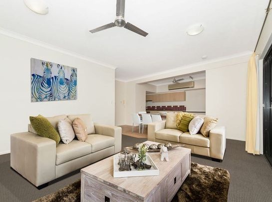 Modern Unit in Prime South Townsville Location! - Photo 1