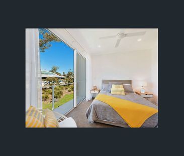 Air-Conditioned Townhouse with Double Lock-Up Garage! - Photo 3