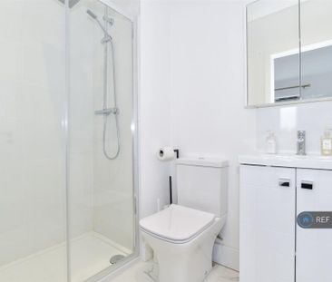 1 bedroom in a house share to rent - Photo 6