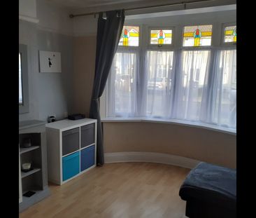 Room in a Shared House, Kenneth Road, BS4 - Photo 2