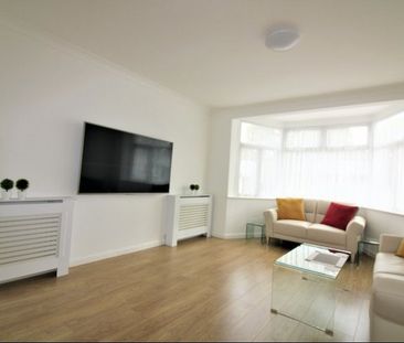 3 bed Semi-detached in Gloucester Gardens , Cockfosters, EN4 0QP - Photo 1