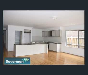 Elegant Family Living in a Prime Keysborough Setting - Photo 2