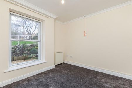 1 bedroom retirement property to rent - Photo 4