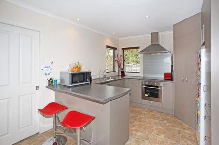 3 Bedroom 1 bathroom Brick House - Photo 2