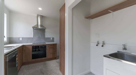 Refreshed Three Bedroom Home near the Hospital - Photo 2