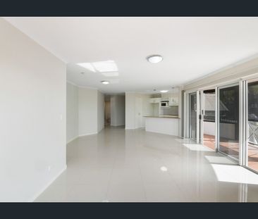 Stunning 3-Bedroom Riverfront Apartment with Unbeatable Views - Photo 1