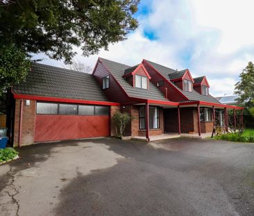 Prime location on Victoria Ave - Photo 1