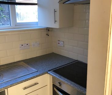 Studio Flat, Lawford St, BS2 - Photo 1