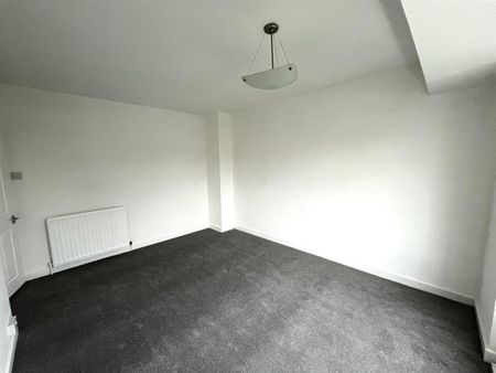 3 Bed Semi-detached house For Rent - Photo 3