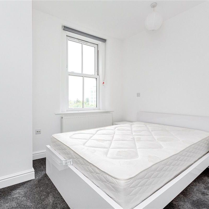 2 bedroom flat in 148 Wellesley Road - Photo 1