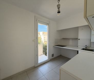 Location Appartement 4 pièces 63m² SETE 34200 - Photo 3