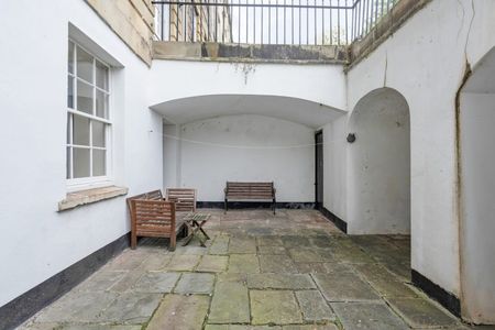 1 Bed Flat - Photo 2