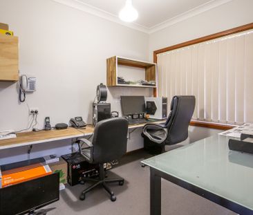 TWO BEDROOM UNIT CLOSE TO SHOPS - Photo 5