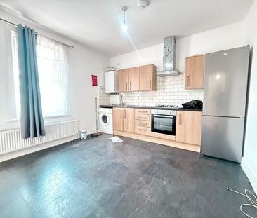 2 Bed Flat, High Road, IG1 - Photo 2