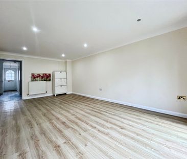 Earls Mead, Jubilee Road, Reading, Berkshire, RG6 - Photo 4