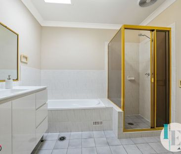 Freshly Updated 2-Bedroom Villa in a Quiet, Central Location - Photo 4