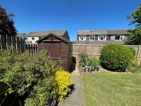 3 bedroom semi-detached house to rent - Photo 2