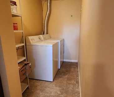 GLenrosa 2 bd, 1 bath walkout basement suite avail now - Photo 6