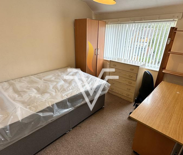 4 bedroom semi-detached house to rent - Photo 6