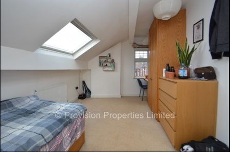 8 Bedroom Houses in Headingley - Photo 3