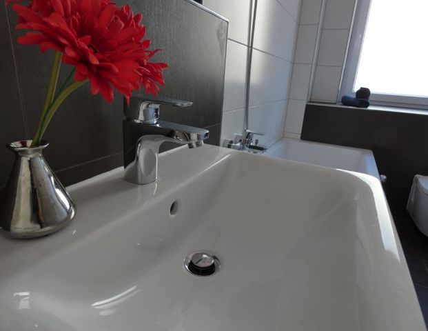 *** Charmante, modernisierte Altbauwohnung im gemütlichen Dachgeschoss *** - Foto 1