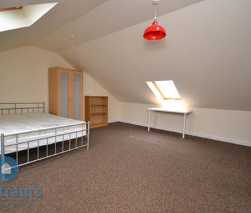 3 bed Flat for Rent - Photo 1