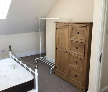6 Bed Terraced House, Sturdon Road, BS3 - Photo 2