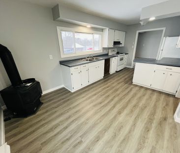 For Lease - 122 SIDNEY Street, Belleville, Ontario - Photo 6