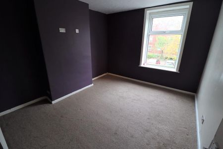 3 bedroom end of terrace house to rent - Photo 2