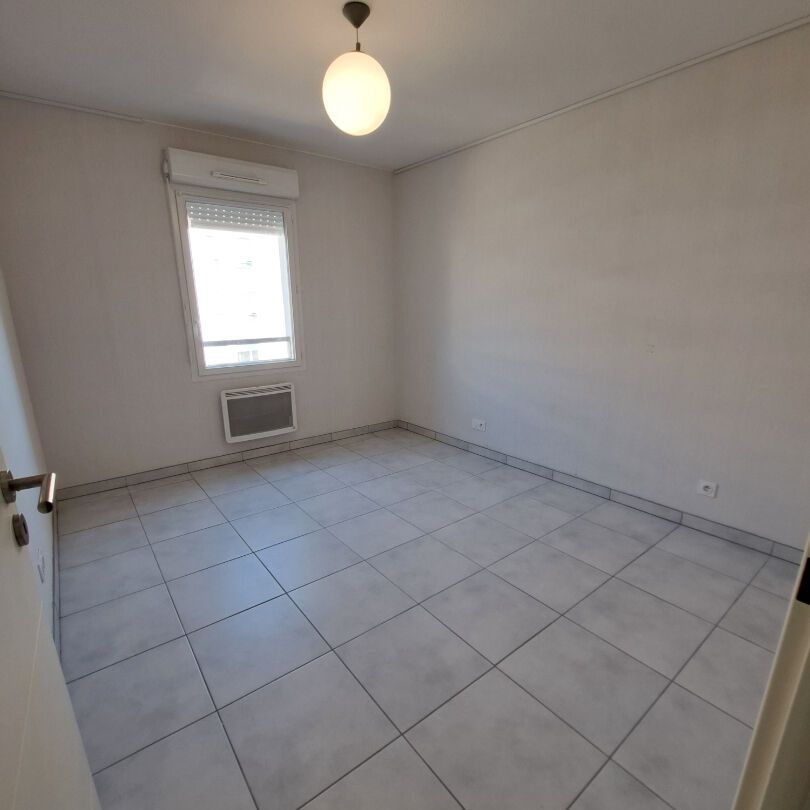 A LOUER AVIGNON ( 84000 ) : APPARTEMENT 3 pièces -TERRASSE - ASCENSEUR - 1 PLACE DE PARKING, - Photo 1