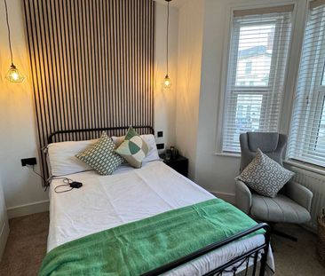 7 stunning Studio Flats in a great location for hospital staff - Photo 1