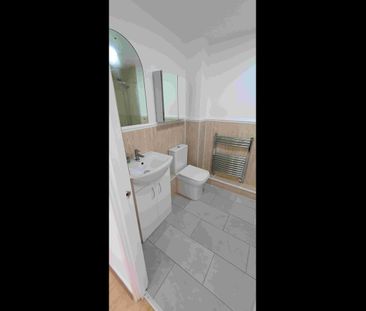 2 Bed Terraced House, Cranberry Lane, E16 - Photo 6