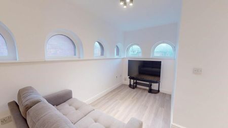 3 bedroom flat to rent - Photo 4