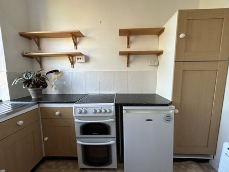 1 Bed Flat, Etloe Road, BS6 - Photo 2
