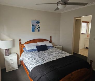 Broadbeach Waters - Photo 4