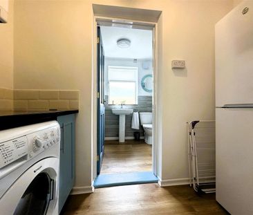 4 bedroom terraced house to rent - Photo 2