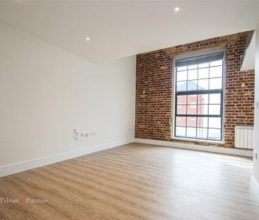 2 bedroom penthouse to rent - Photo 2
