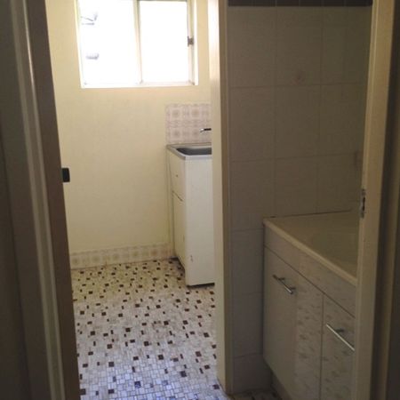 SPACIOUS 2 BEDROOM UNIT A BLOCK FROM THE CBD! - Photo 3