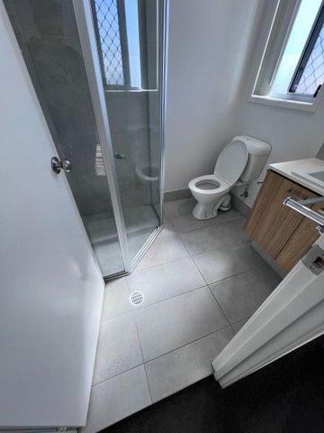 32 Joyce St - 3 Bed Townhouse - Photo 5