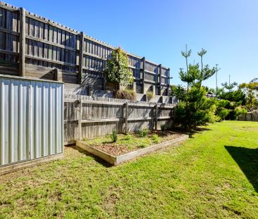 SPACIOUS 4 BEDROOM 2 BATHROOM HOME IN A QUIET SUBURB - Photo 2