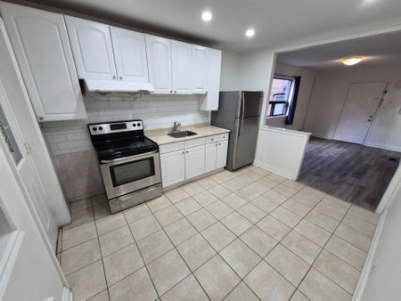 For Lease - 636 Vaughan Road, Toronto, Ontario - Photo 3
