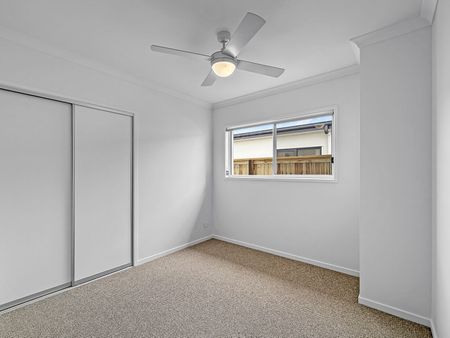 BRAND NEW 3 BEDROOM HOUSE - PALMVIEW - Photo 2