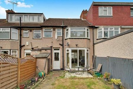 Adderley Road, Harrow Weald, HA3 - Photo 2