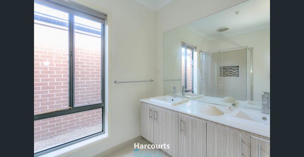 Spacious 4-Bedroom Home in Mernda - Photo 1