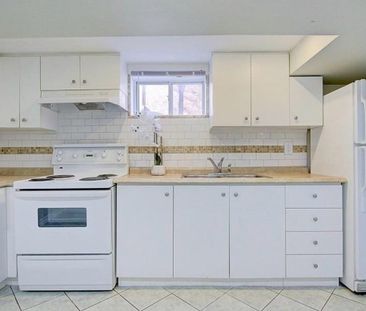 For Lease - 21 Alice Crescent, Toronto, Ontario - Photo 2