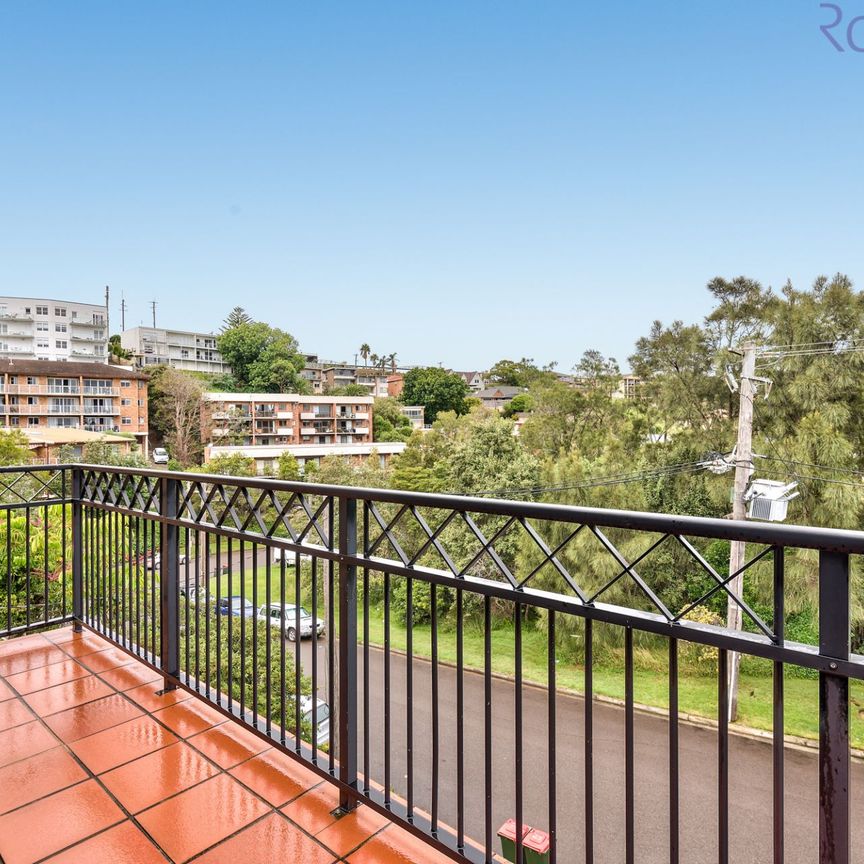 Great value in a convenient location, enjoying district views. - Photo 1