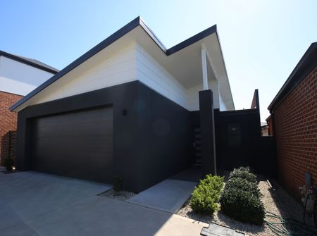 CBD LIVING - Photo 2