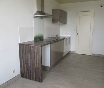 Location Appartement 3 pièces 71m² FLEURY LES AUBRAIS 45400 - Photo 2