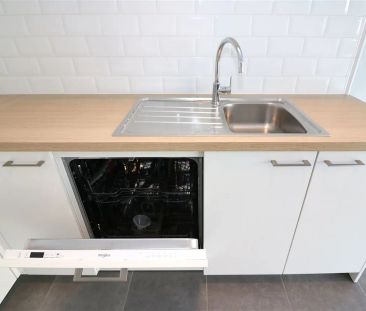 Gelijkvloers app. met autostaanplaats, rustige ligging nabij centru... - Photo 2